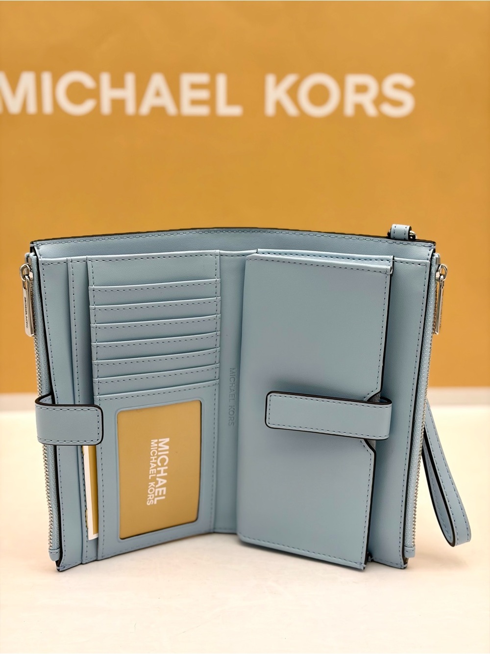 MICHAEL KORS OUTLET
Jet Set Large Ombré Signature Logo Wristlet Wallet - Picture 4 of 14